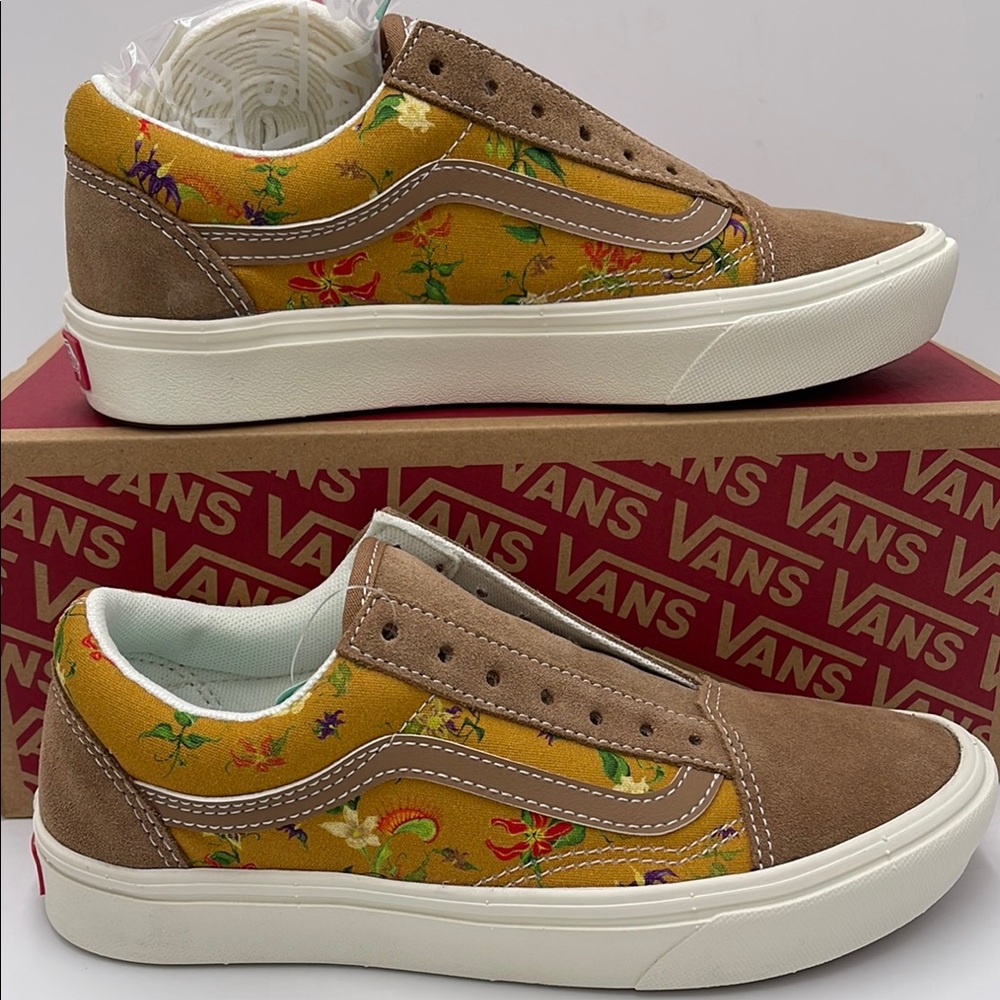 Vans WMNS Floral Tan Sneakers Comfycush Old
Fatal Floral Golden Brow
VN0A5DYC1M7 - Picture 1 of 16